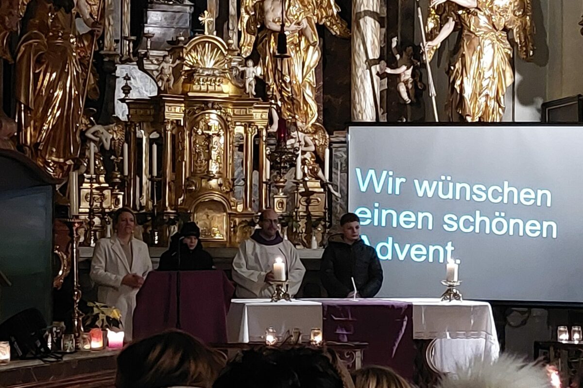 Besinnlicher Abend mit Adventkranzsegnung