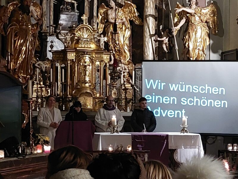 Besinnlicher Abend mit Adventkranzsegnung